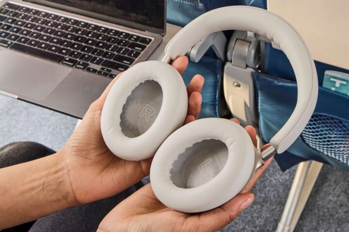 Noise canceling headphones